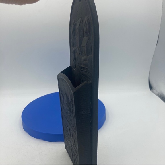 Vintage Cast Iron Wall Pocket Flower Farm Decor Cottage Pen Holder Daisy - Picture 4 of 8